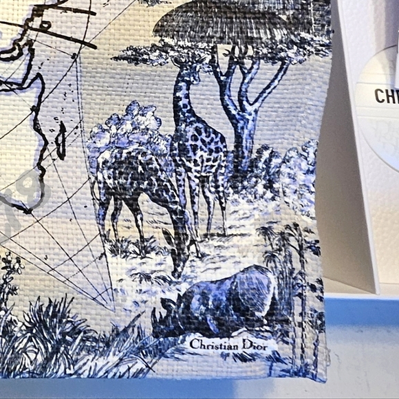 ❌️SOLD❌️ Platinum Loyalty Welcome Gift Around the World - Picture 6 of 9